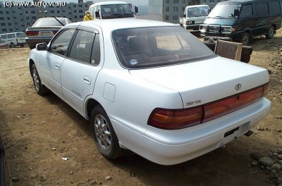 toyota_vista_964.jpg